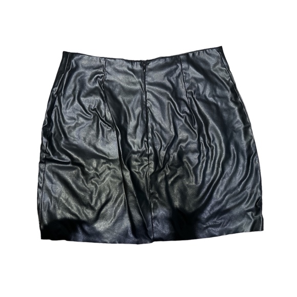 Shein Pleather Mini Skirt Size S - Picture 2 of 3